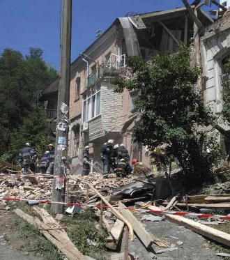Трагические данные из Киева: одна из жертв взрыва дома скончалась, количество раненых увеличилось. Под завалами могут до сих пор находиться люди - кадры
