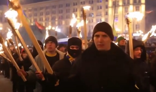 Факельный марш в Киеве: националисты прошли по центру столицы в честь дня рождения Бандеры