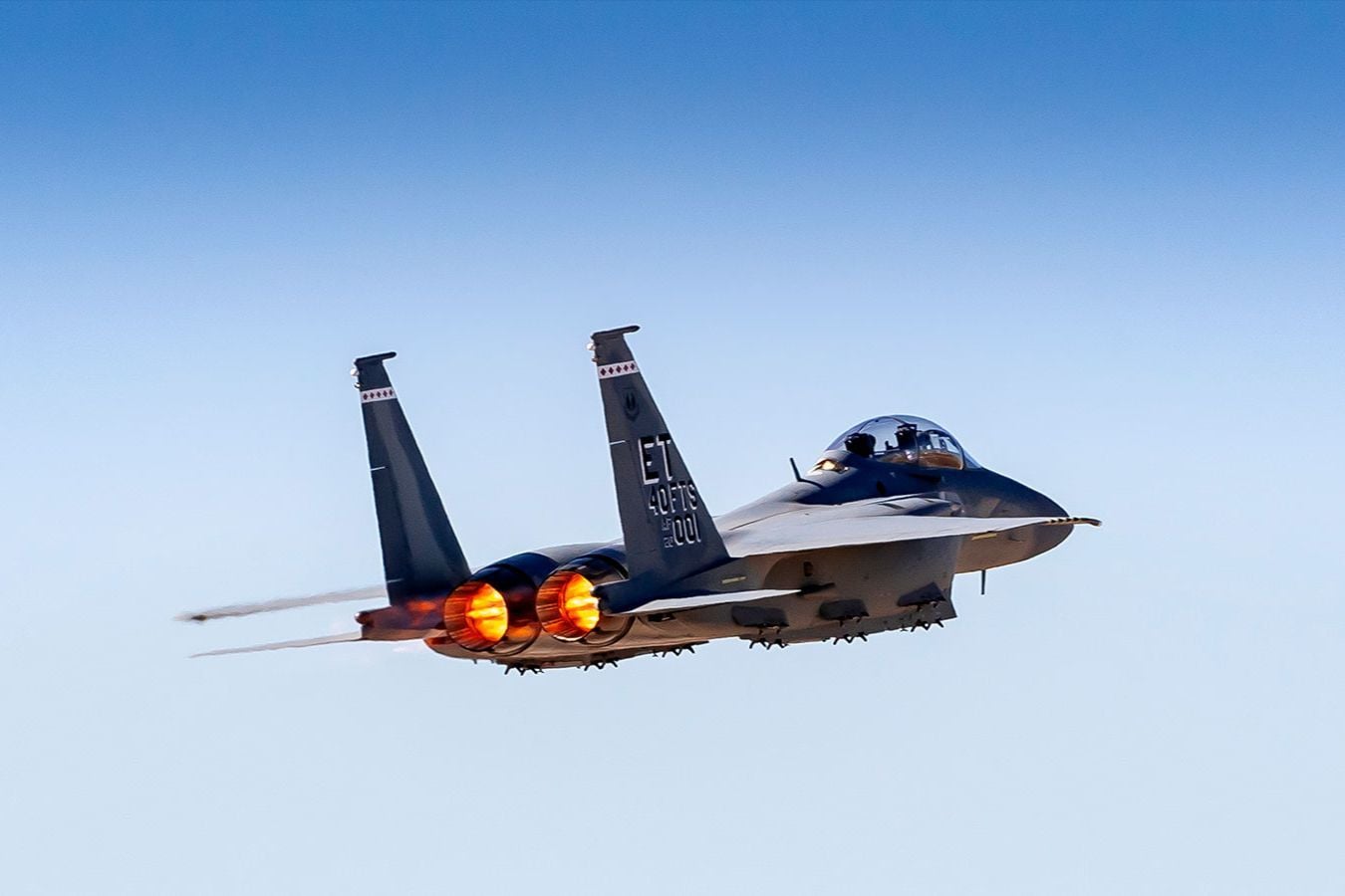 Скрывался 2 суток раненый в горах: ВВС США спасли в Иране пилота сбитого F-15