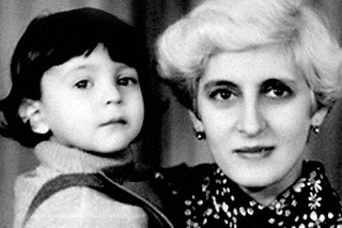 Зеленский публично обратился к маме: "Только став родителем, я осознал"