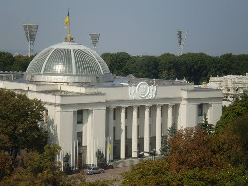 Недалеко от здания Верховной Рады в Киеве найден мертвый мужчина