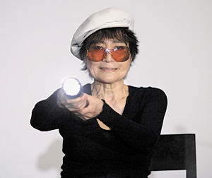 Йоко Оно призналась в своем лесбийском романе с Хиллари Клинтон