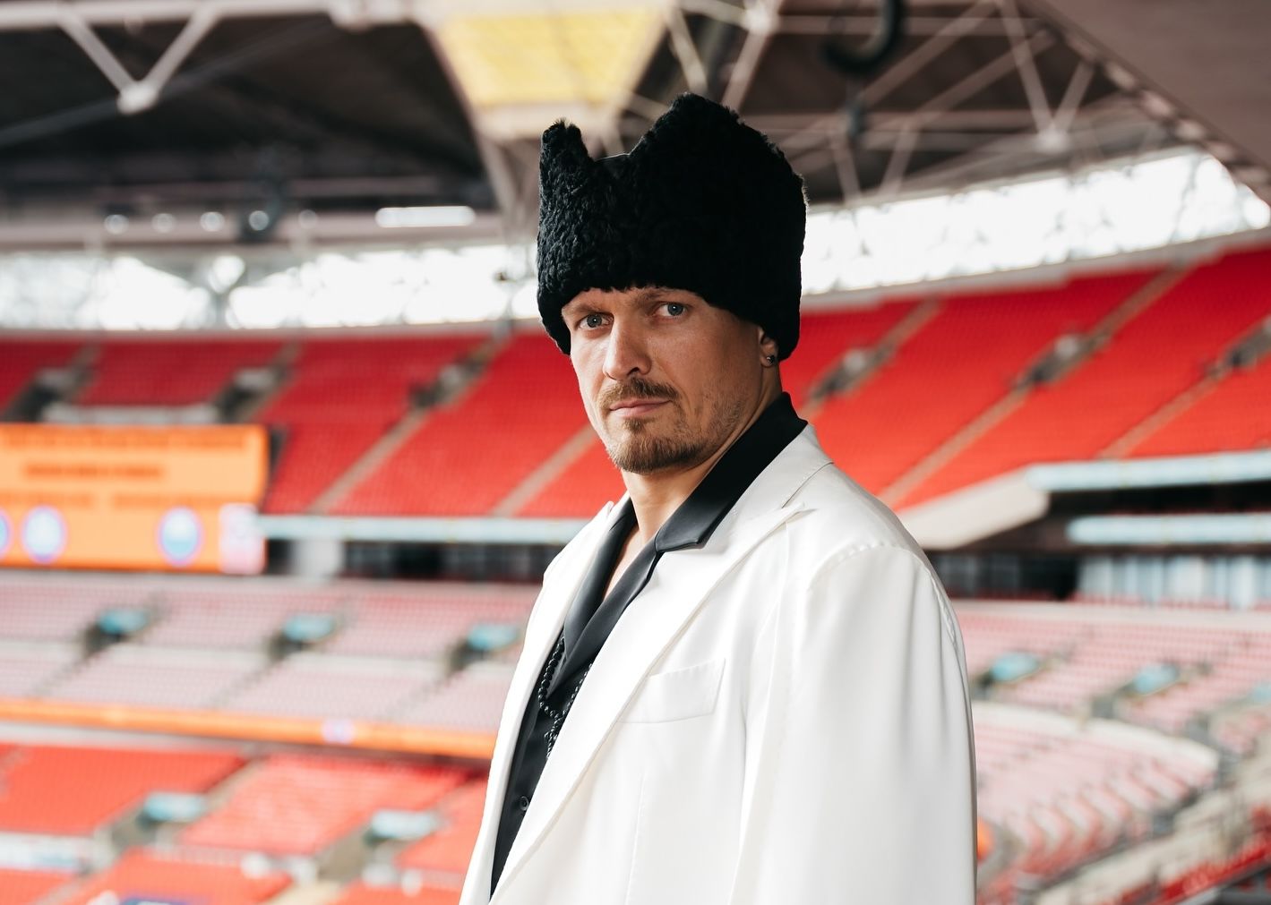 Бывший соперник Усика заинтриговал прогнозом на его бой против Верховена: "У него есть сила"