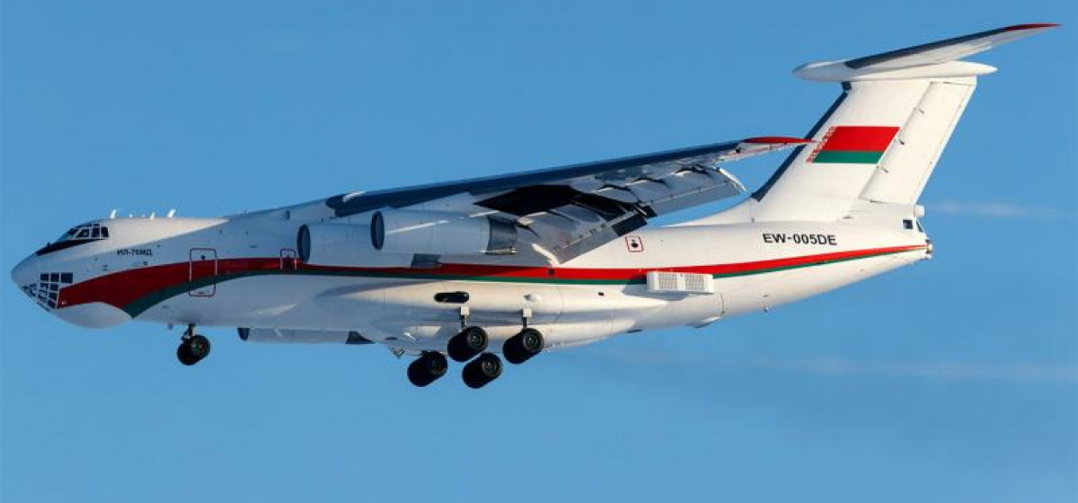 Самолет ВВС Беларуси слетал в Подмосковье и Новосибирск: цель полета неясна