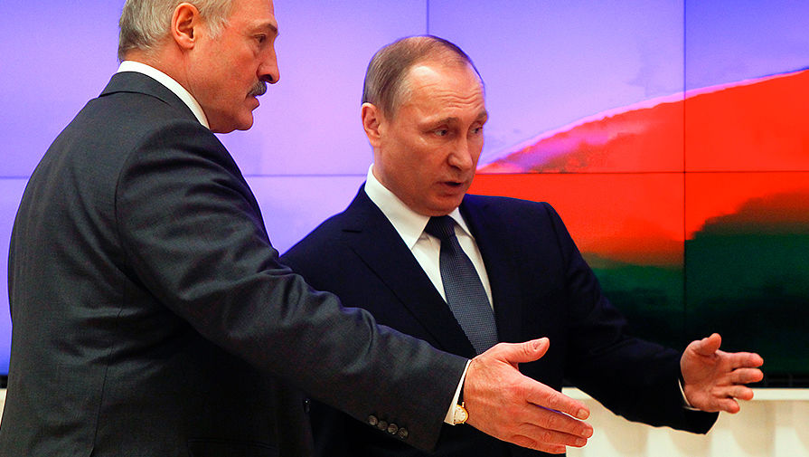 Журналист Сотник рассказал, зачем "отбитый на всю голову КГБшник" Путин в обнимку с Лукашенко играл дряблой мускулатурой на учениях "Запад-2017"