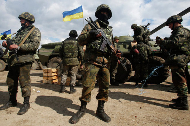 Трех украинских военных освободили из плена