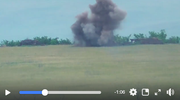 ВСУ нанесли шквальный ракетный удар по позициям "ДНР": опубликовано видео мощного взрыва блиндажей