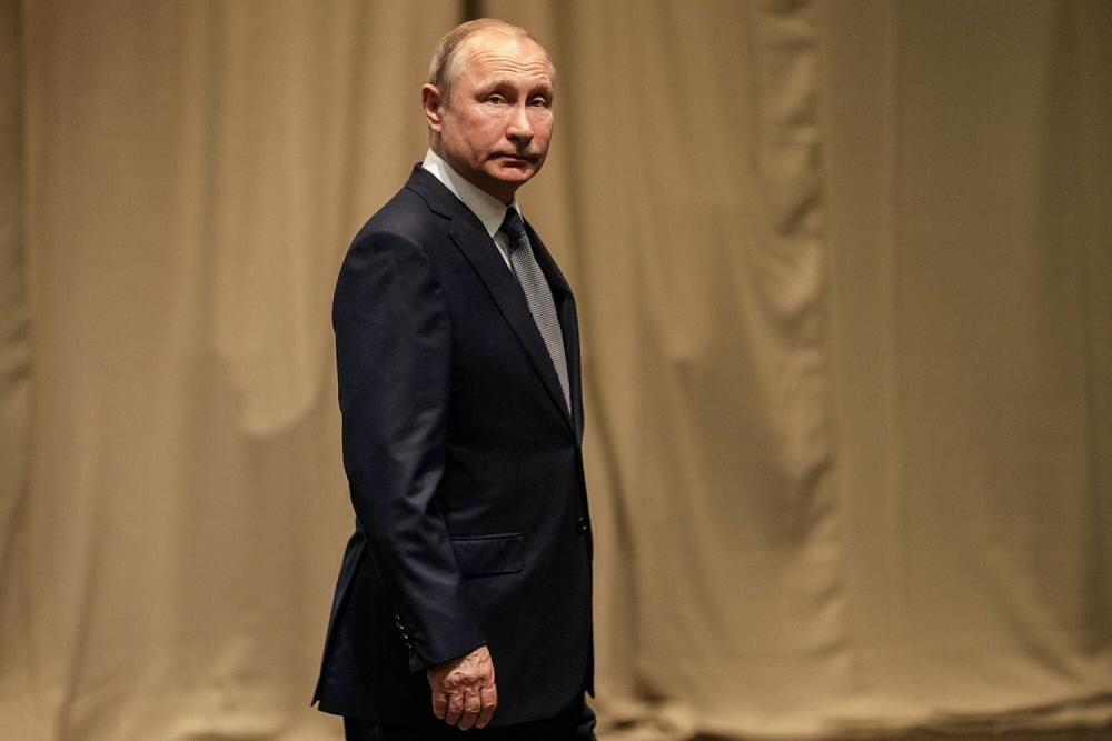 "Это бронежилет?" – на фото Путина из бункера под пиджаком заметили странный предмет