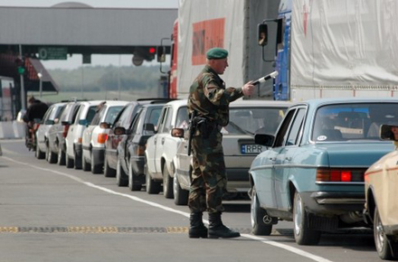 СМИ: Белорусские пограничники ужесточили проверку российских фур, на границе образовались огромные пробки
