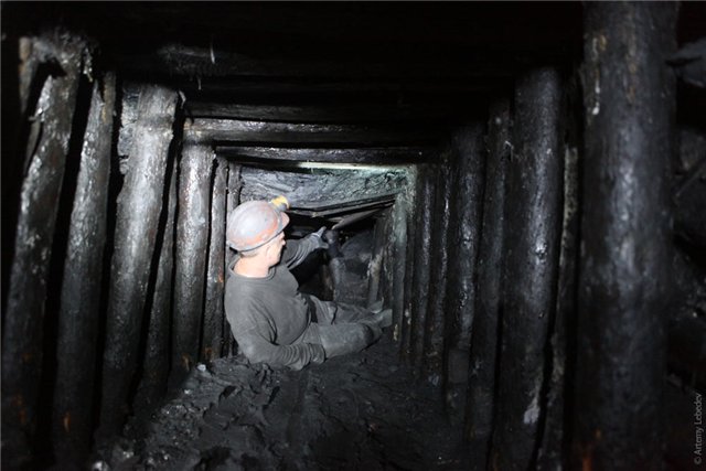 Если требуешь зарплату, значит ты саботажник и предатель: террористы "ДНР" начали репрессии против бастующих шахтеров 