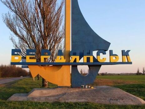"Бавовна" в Бердянске: россияне неудачно "покурили" на авиабазе, возник сильный пожар