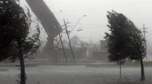 Жертвы непогоды: 1 человек погиб и 86 населенных пунктов остались без света из-за сильных дождей и ветра