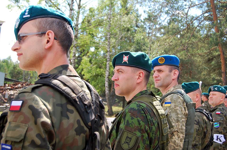 "Украинцы - наши герои, ведь они нас тоже спасают!" - польский вице-министр поблагодарил солдат АТО, которые борются с российскими военными, защищая Украину и Польшу