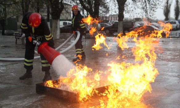 Учения в "Борисполе": спасатели показали, как будут обеспечивать безопасность гостей "Евровидения"