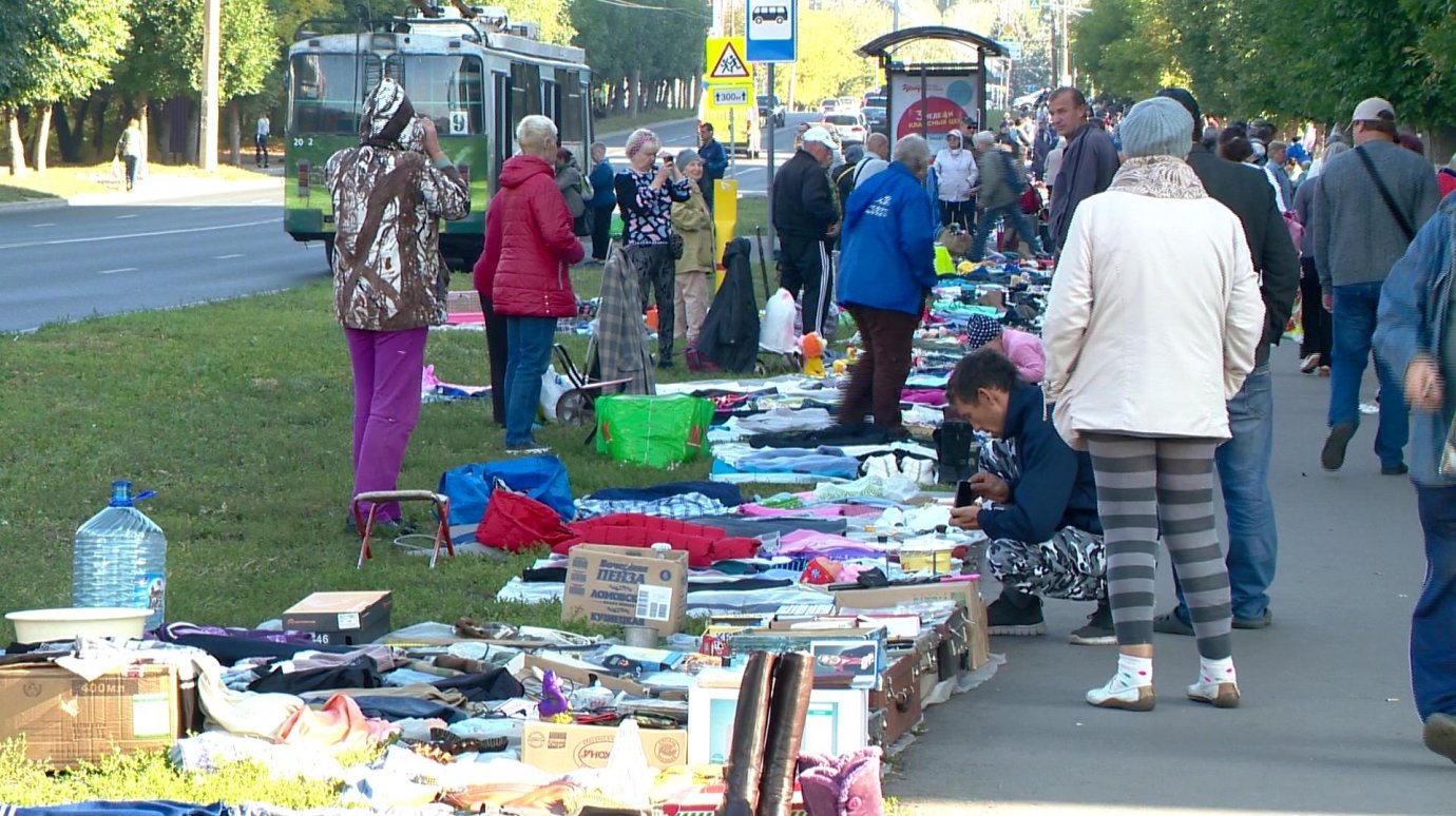 Пенза, Россия: жители от голода и нищеты тысячами вышли на улицу и продают личные вещи