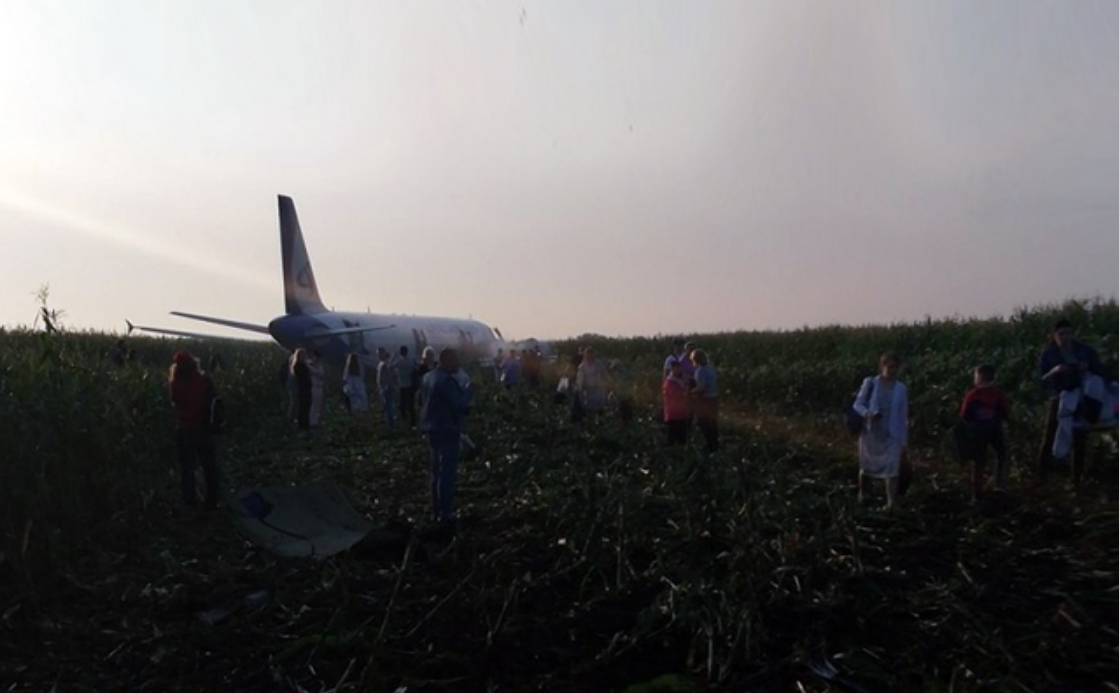 В России произошло ЧП с самолетом, где находилось более 200 пассажиров: видео