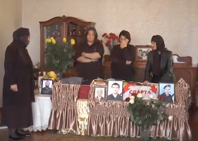 Вот и все… В Абхазии похоронили охранника Моторолы: родственники назвали его позорную смерть в лифте героической, а украинцев – фашистами (кадры)