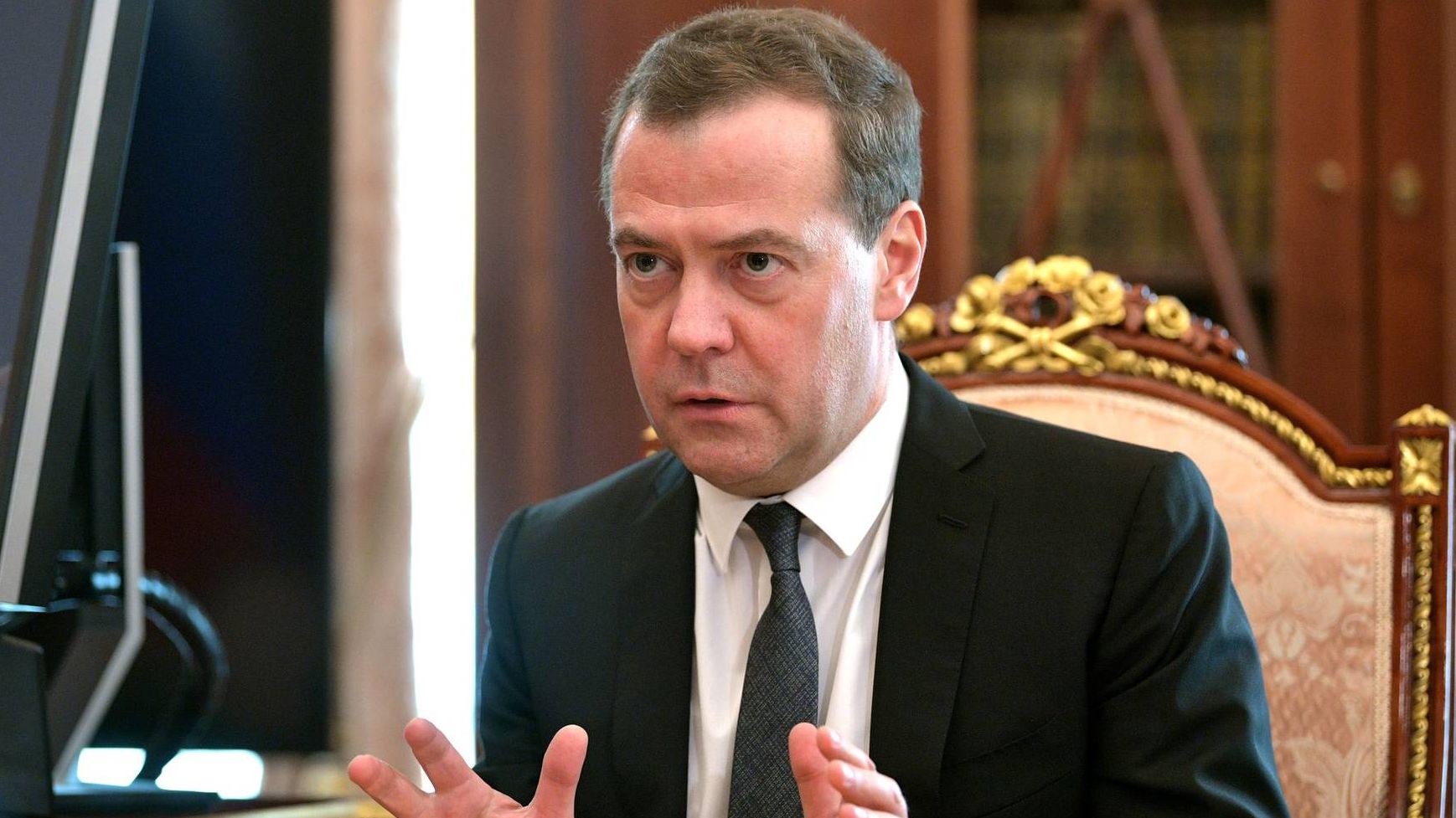 РФ официально расширила санкции против Украины: Медведев заявил, что "защитит" россиян от мнимой угрозы