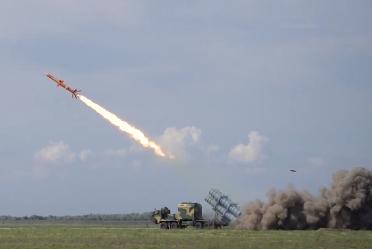 Украина представила ракету, способную "снести Крымский мост за считанные минуты"