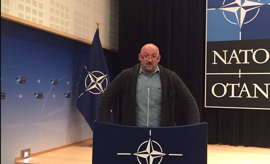 "​Если бы мне лет 35 назад, в разгар холодной войны, кто-нибудь сказал, что я буду стоять на главной трибуне НАТО в Брюсселе...", - украинский блогер и активист рассказал о поездке в штаб-квартиру НАТО