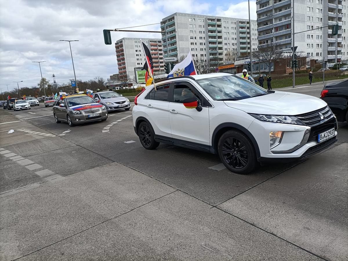 В Берлине дотла сгорели машины из автопробега в поддержку войны в Украине