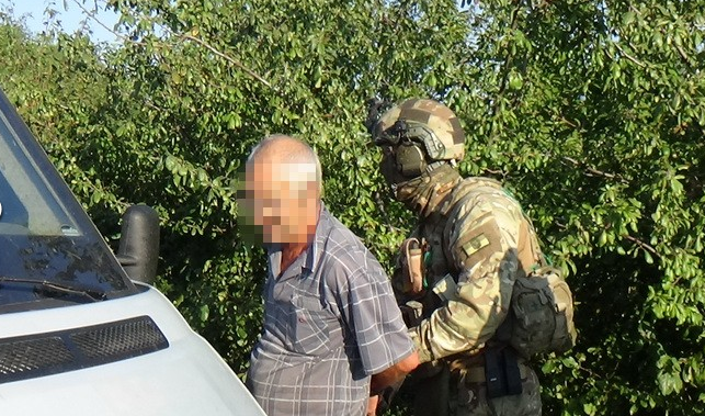 Террористы "ДНР" остались без своего шпиона в Славянске: сотрудники СБУ поймали информатора боевиков