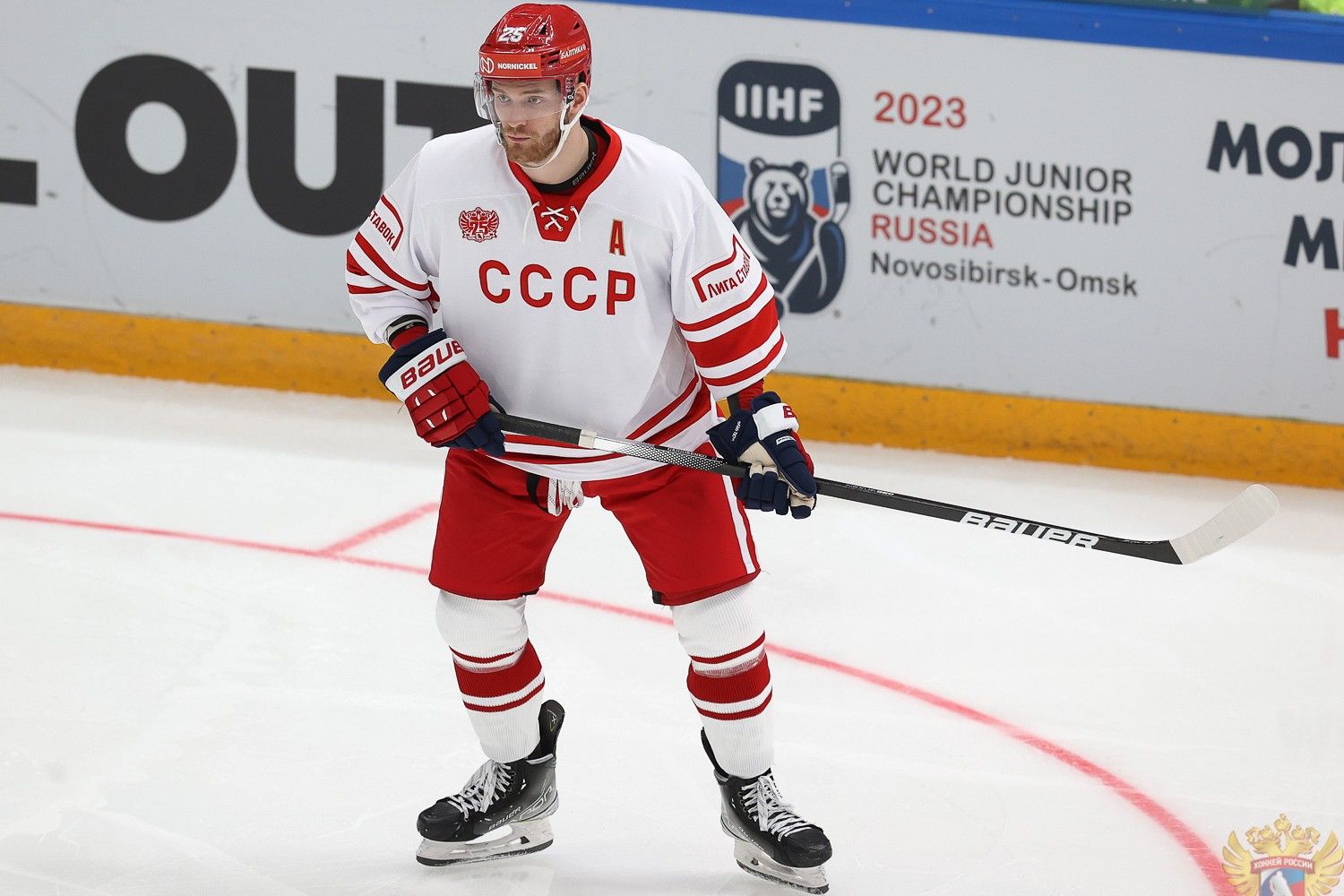 Экс-премьер Финляндии Стубб назвал “оскорбительным жестом” форму российской сборной по хоккею с “СССР”