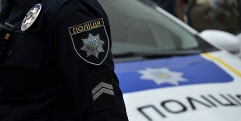 Киевская полиция "на ушах": возле станции метро обнаружили тело правоохранителя