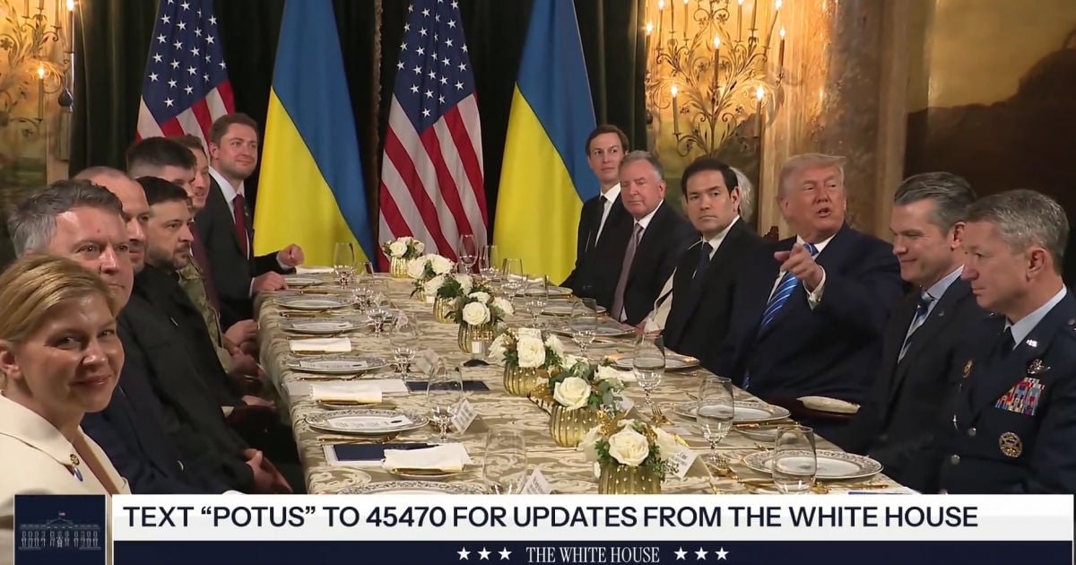 Трамп перед обедом с Зеленским отправил журналистов "поесть на улицу", спросив их о взятке 