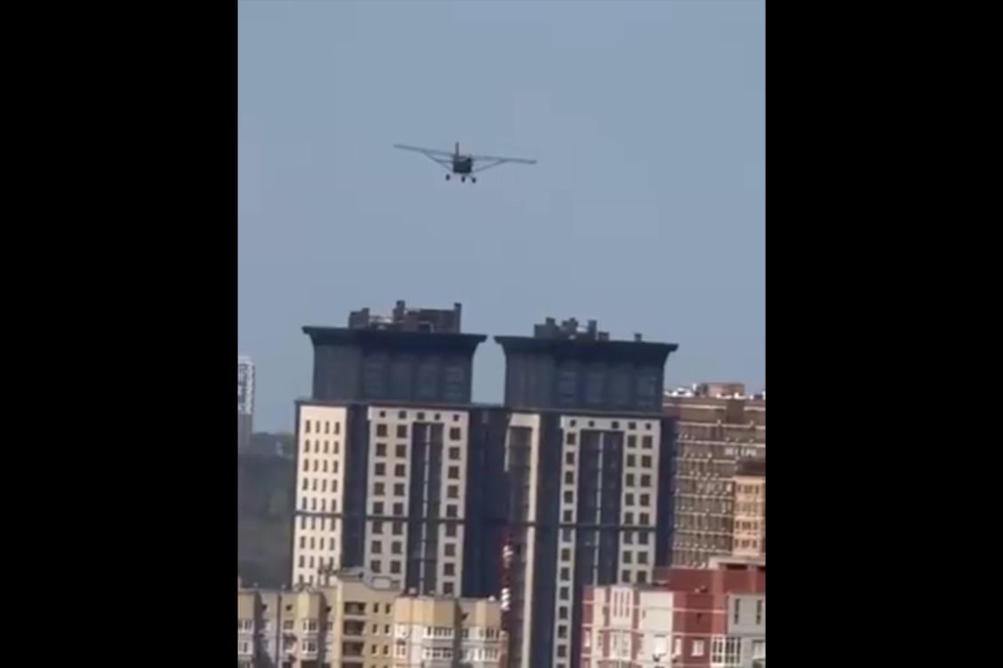 ​Удар по Белгороду: в высотку влетел российский дрон-приманка "Пародия"