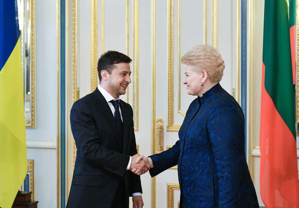 Зеленский вошел в строй сразу после инаугурации: президент встретился с главой Литвы Грибаускайте