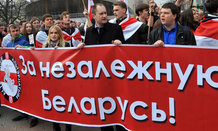 "Мягкая белорусизация" вызвала панику в Кремле: как и зачем у Путина из "верных сябров" делают последователей "бандеровцев"