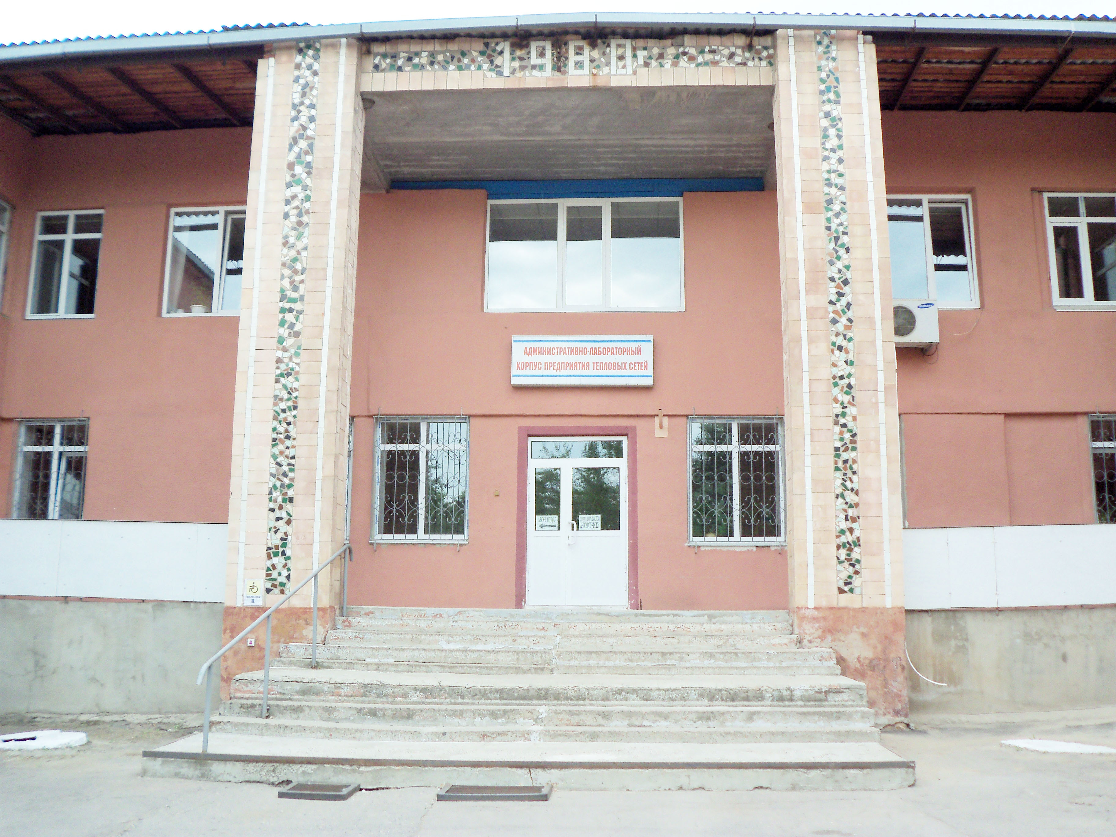 В МВД сообщили о захвате здания "Донецктеплокоммунэнерго" и угоне транспорта