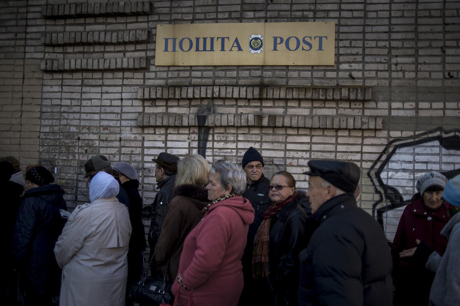 Кабмин назвал дату возобновления соцвыплат жителям Донбасса