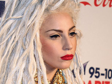 Леди Гага прогулялась Нью-Йорком с обнаженной грудью