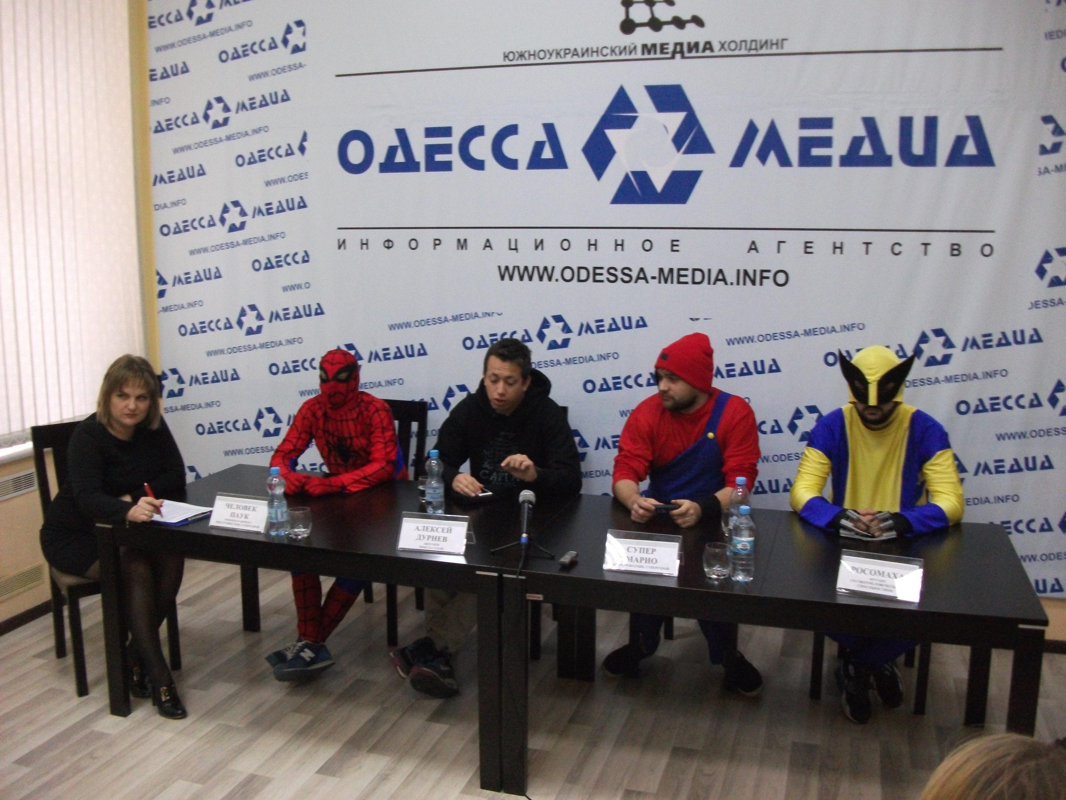 Избирателям 135-го избирательного округа в Одессе предлагают голосовать за «Супергероев»  во главе с телеведущим