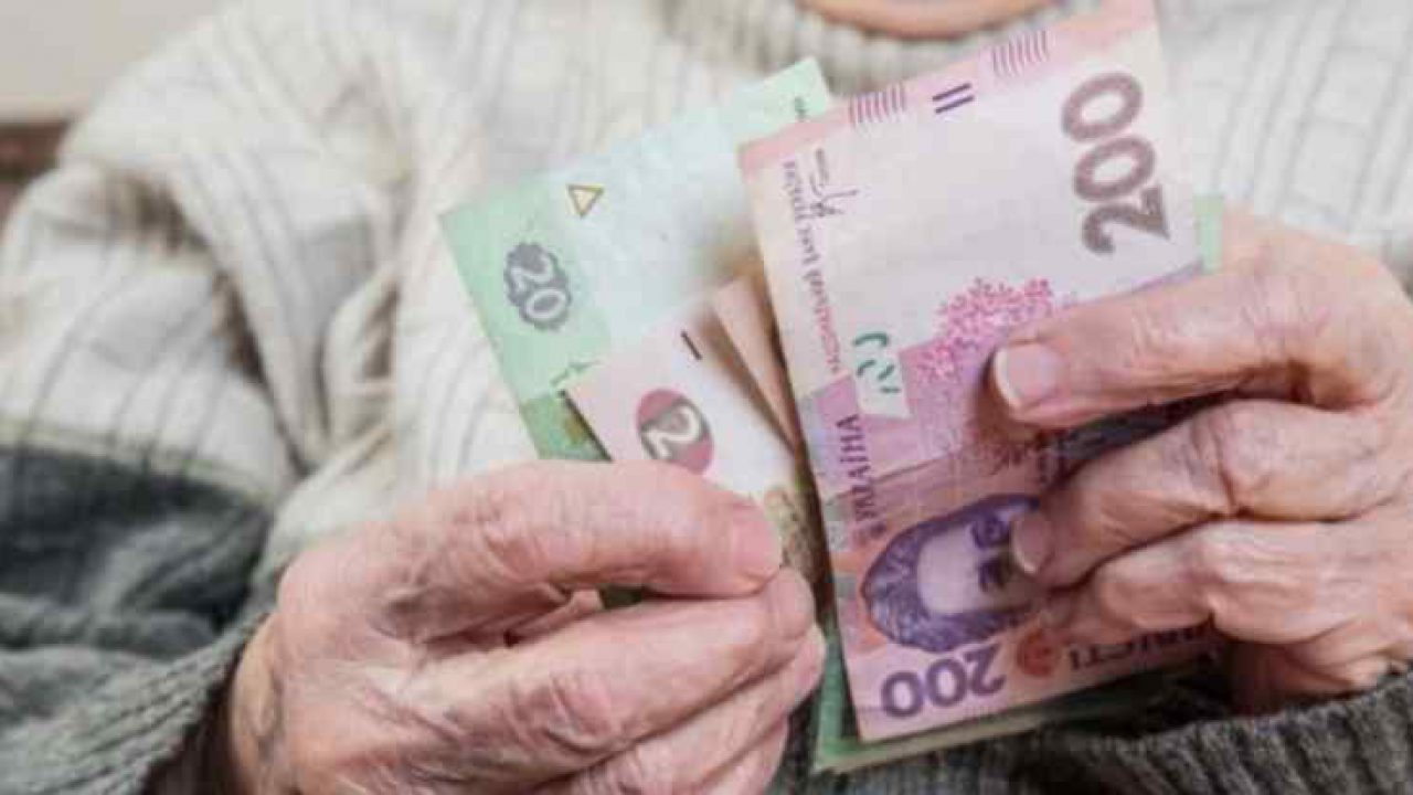 Украинцам массово повысят пенсии из-за коронавируса: что произошло