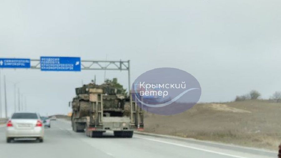 Переброску танков РФ через Симферополь показали в Сети – информация передана ВСУ