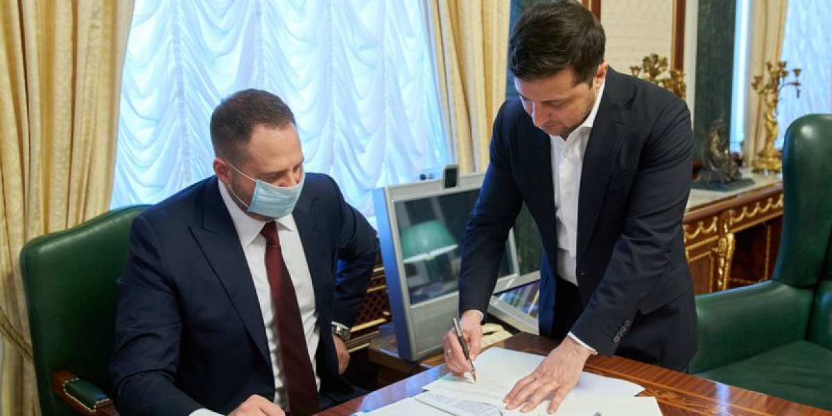 Официально: в Украине заработал закон о рынке земли - Зеленский поставил подпись под документом