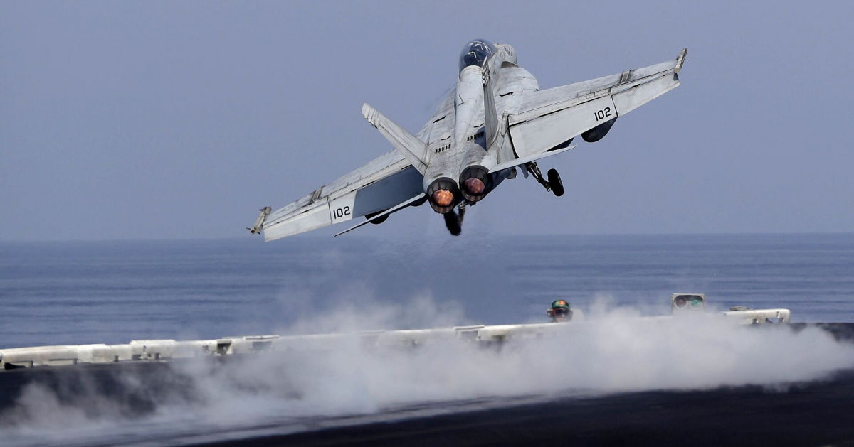 "Пентагон потерял терпение": ВМС США готовятся "сжигать и топить" иранские корабли 