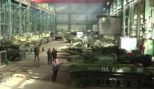 Ополченцы превратили завод Ахметова в ремонтную мастерскую бронетехники