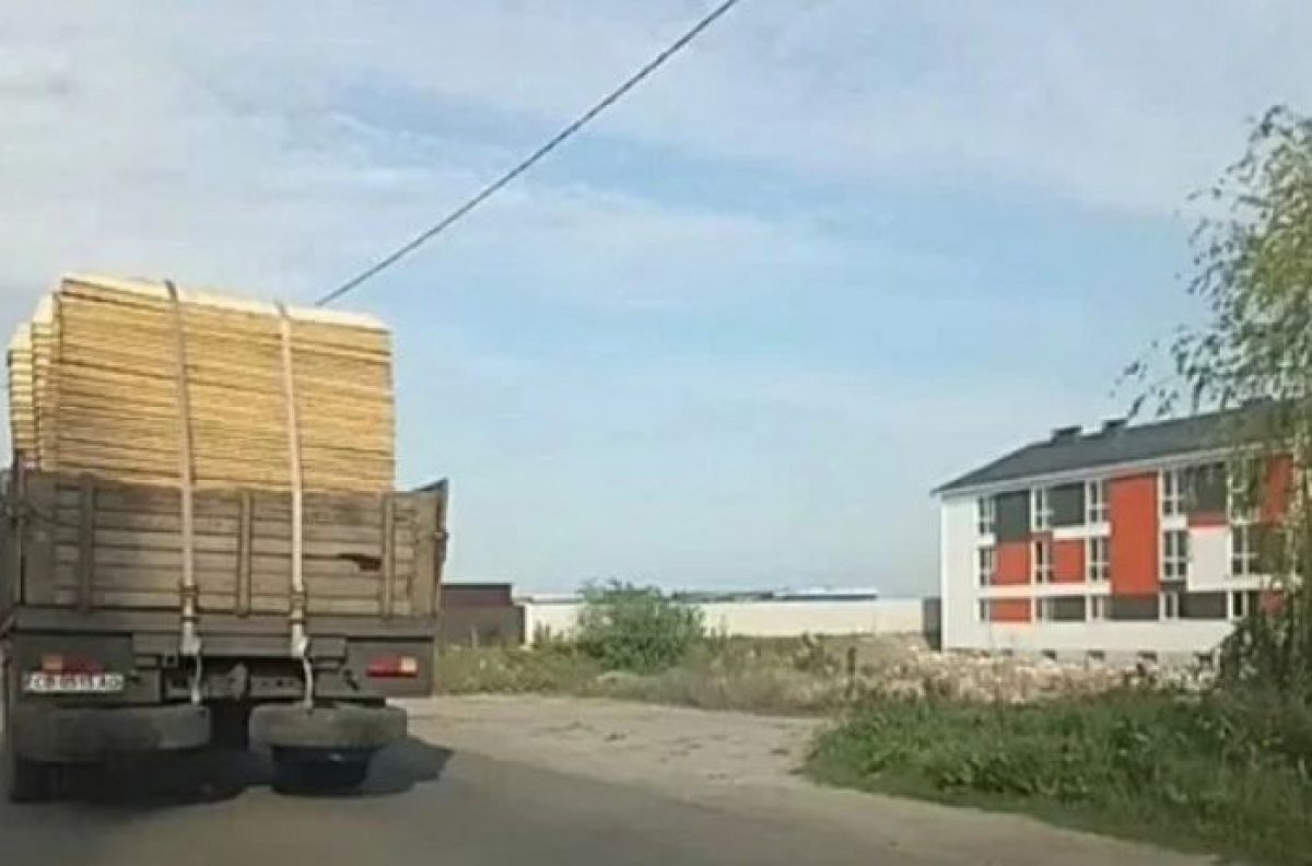 Коронавирус в Киеве: на въезде в столицу замечен грузовик с гробами, власти готовятся к худшему