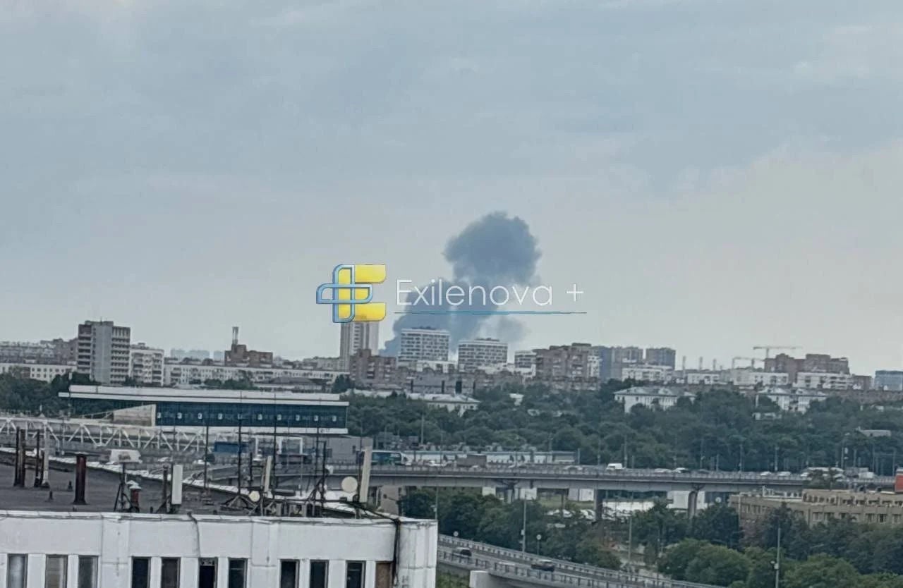 В Москве горит НПЗ, который атаковали украинские дроны после прорыва эшелонированной ПВО