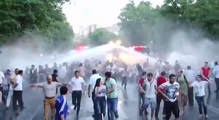 Майдан в Ереване вновь хотят разогнать водометами