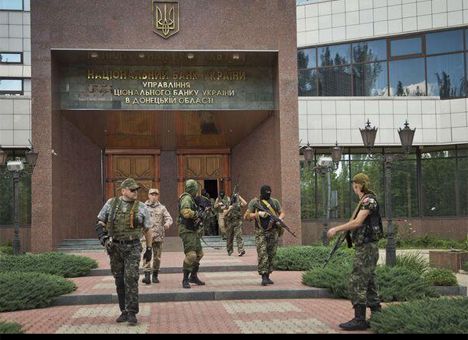 Донбасс остался без денег: НБУ отключил все свои системы в Донецке и Луганске и вывез наличные
