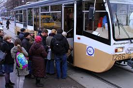 В Киеве вышли на маршруты бастовавшие водители трамваев 