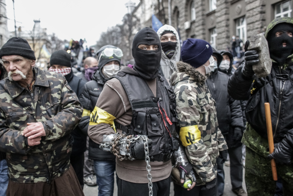 СМИ: в Киеве у здания Апелляционного суда подрались сторонники Евромайдана и бывшие "беркутовцы"
