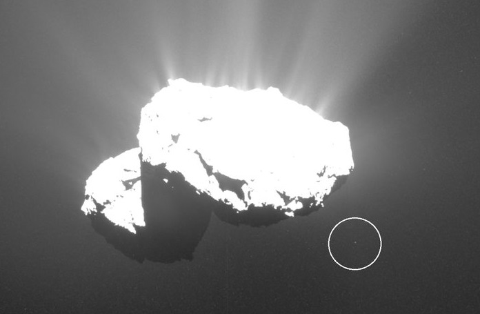  На фотоснимке 4-летней давности найден гигантский объект возле кометы Чурюмова - Герасименко