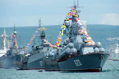 В Одессе проходит парад украинского морского флота. Прямая онлайн-трансляция