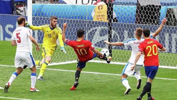Евро-2016: Испания – Чехия 1:0. "Красная фурия" в конце матча дожимает чешский "локомотив"